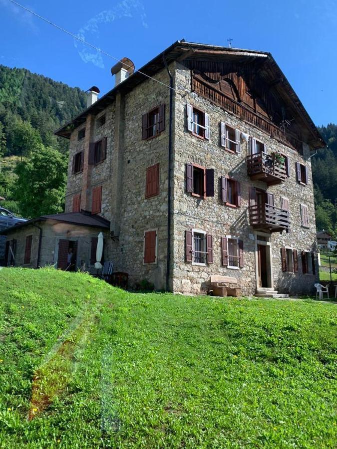 ピエーヴェ・ディ・カドーレL' Antica Casa Di Maria Liliaアパートメント エクステリア 写真